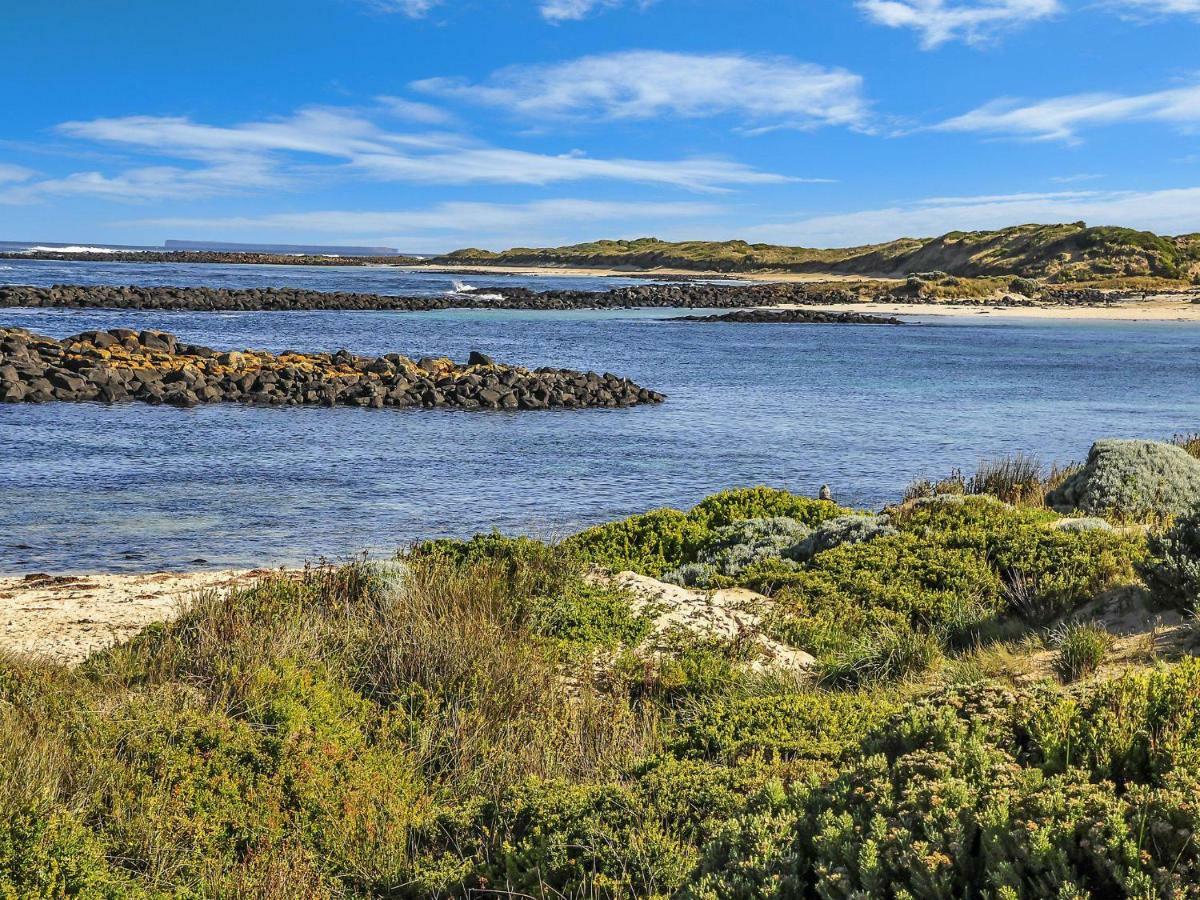 Hearns Beachside Villa 2 Port Fairy Exteriör bild