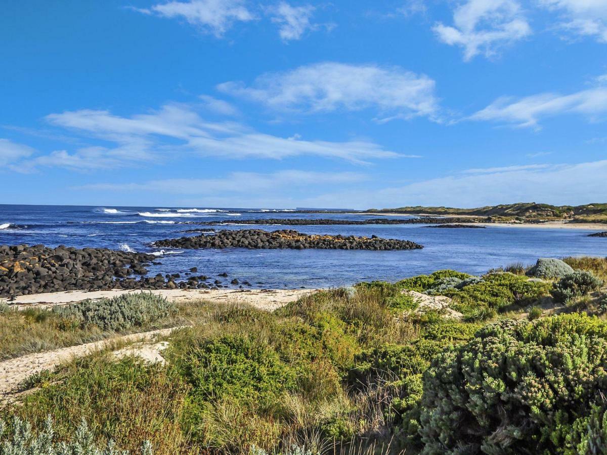 Hearns Beachside Villa 2 Port Fairy Exteriör bild